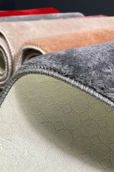 Antrasit Renkli Yumuşak Yüzeyli Kaydırmaz Peluş Halı