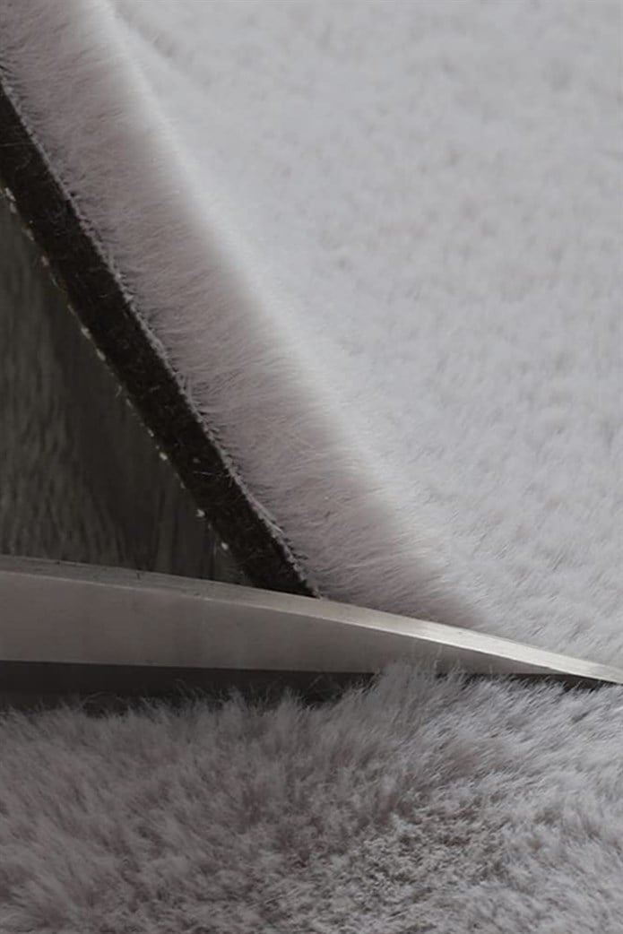 Antrasit Renkli Yumuşak Yüzeyli Kaydırmaz Yuvarlak Peluş Halı