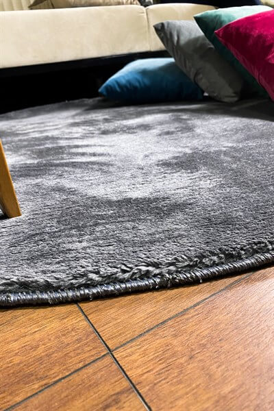 Antrasit Renkli Yumuşak Yüzeyli Kaydırmaz Yuvarlak Peluş Halı