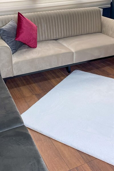 Beyaz Renkli Yumuşak Yüzeyli Kaydırmaz Puffy Peluş Halı