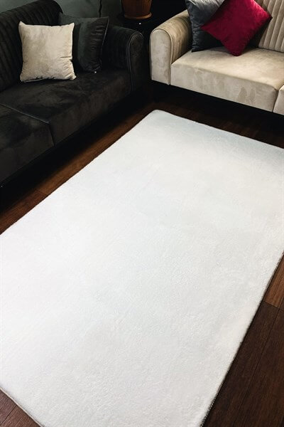 Beyaz Renkli Yumuşak Yüzeyli Kaydırmaz Puffy Peluş Halı