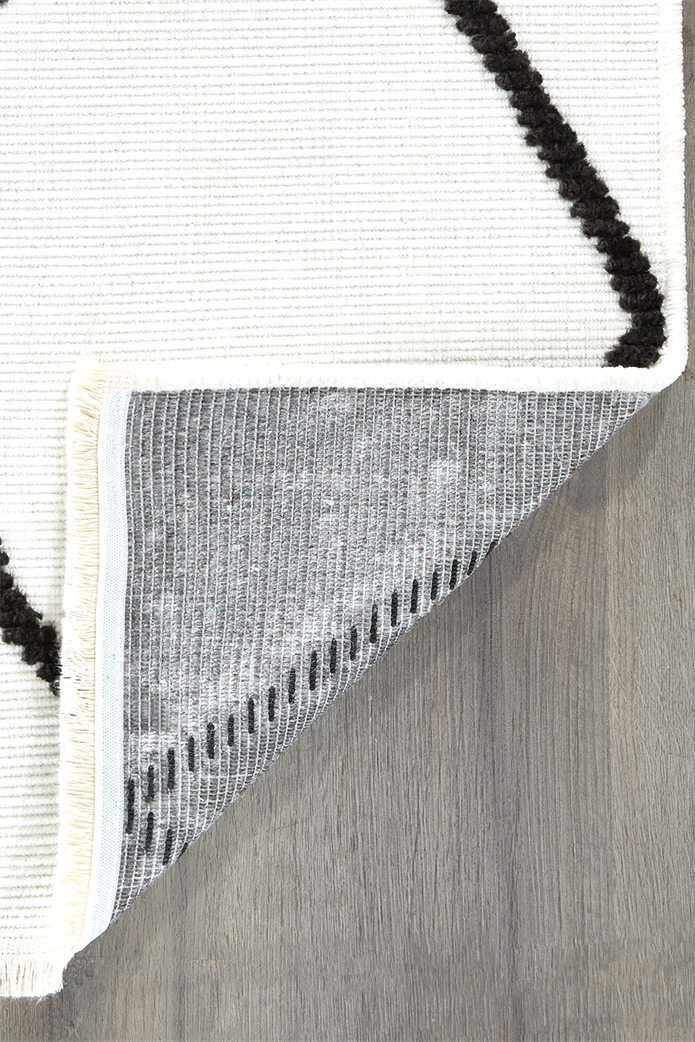 Beyaz Renkli Altı Kaymaz Makine Dokuma Halı - B498X
