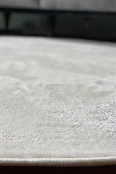 Krem Renkli Yumuşak Yüzeyli Kaydırmaz Yuvarlak Peluş Halı