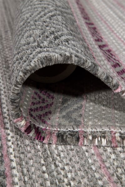 Lila Renkli Kaymaz Tabanlı Yıkanabilir Makine Dokuma Kilim