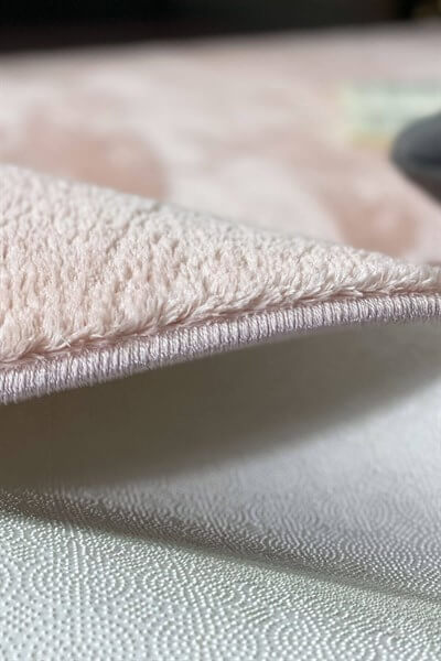 Pudra Renkli Yumuşak Yüzeyli Kaydırmaz Puffy Peluş Halı