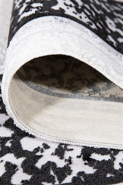 Siyah Bordürlü Parlak Yanar Dönerli Altı Kaymaz Makine Dokuma Halı