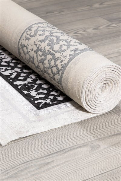 Siyah Bordürlü Parlak Yanar Dönerli Altı Kaymaz Makine Dokuma Halı