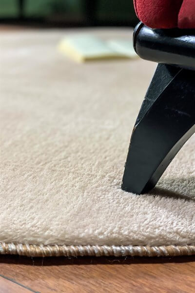 Sütlü Kahve Renkli Yumuşak Yüzeyli Kaydırmaz Yuvarlak Peluş Halı