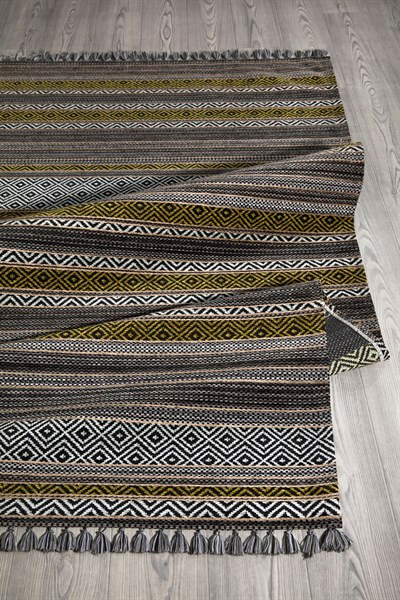 Yeşil Renkli Kaymaz Tabanlı Yıkanabilir Makine Dokuma Kilim