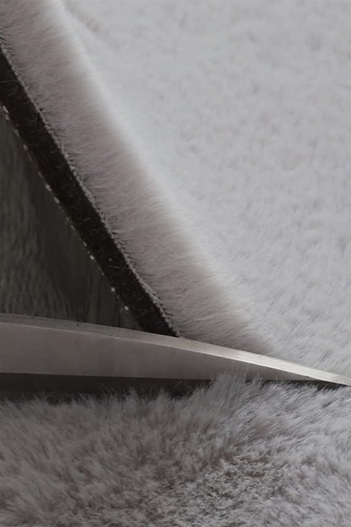 küçük evlerde halı kullanımı,küçük salon halı modelleri,alanı geniş gösteren halılar,antrasit halı modelleri,peluş halı modelleri,yumuşak yüzeyli halı,kaymaz taban halı,kolay temizlenen halı,leke tutmayan halı,toz yapmayan halı,tüy dökmeyen halı,antialerjik halı,sultan halı peluş serisi,küçük ev dekorasyon fikirleri,ferah ev dekorasyonu,dar alanlar için halı seçimi,1+1 ev dekorasyon trendleri,yatak odası peluş halı,mutfak halısı,antre yolluk modelleri,kaliteli halı markaları,uygun fiyatlı peluş halı,modern zemin dekorasyonu,odayı büyük gösteren halı renkleri,robot süpürgeye uygun halı,dekoratif modern halı,ev yenileme trendleri 2026,şık salon tasarımları,işlevsel ev tekstili ürünleri,aydınlık ev dekorasyon sırları,mimari iç mekan çözümleri.