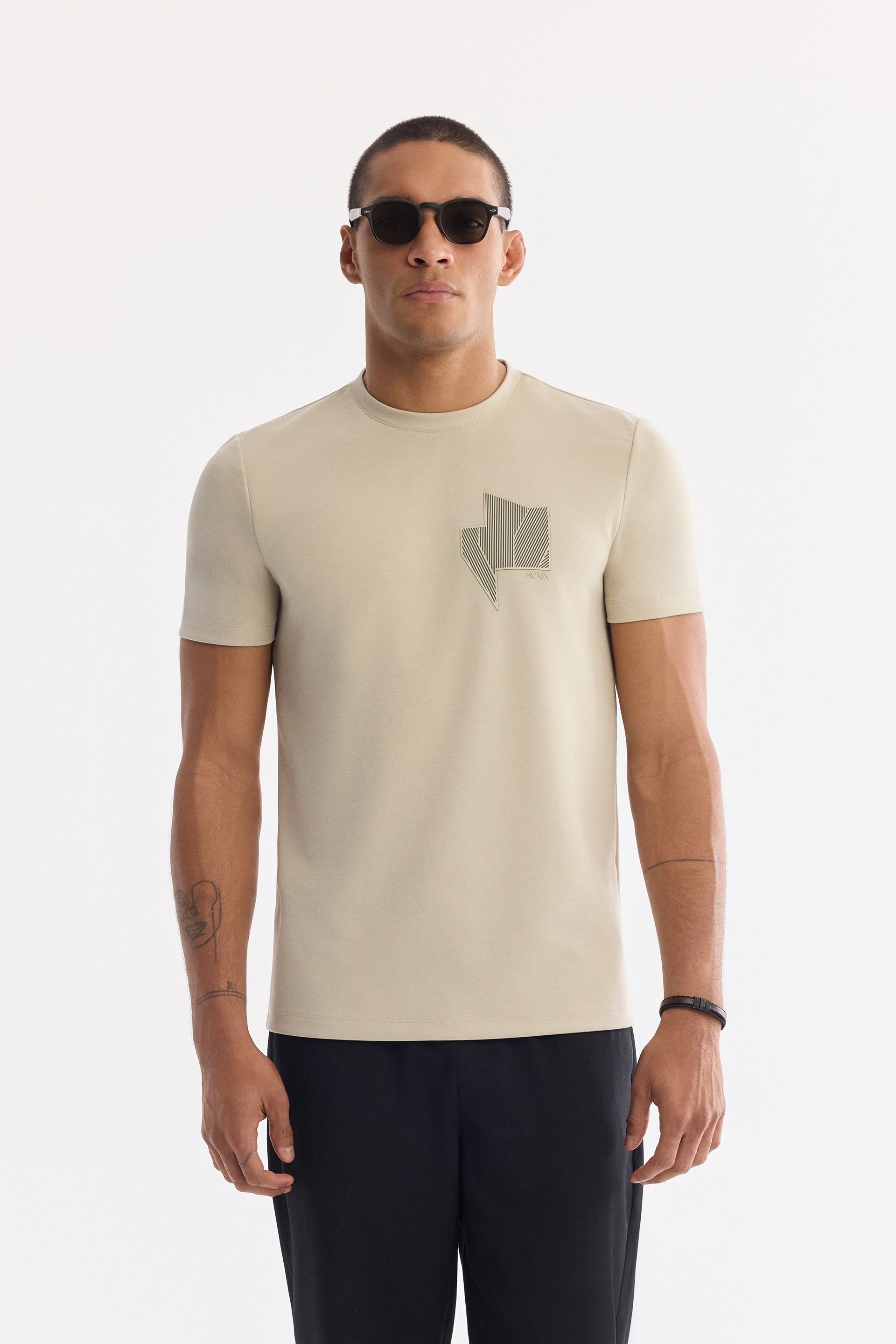AVVA Bej Bisiklet Yaka Enjeksiyon Baskılı Bi-Stretch İnterlok T-Shirt