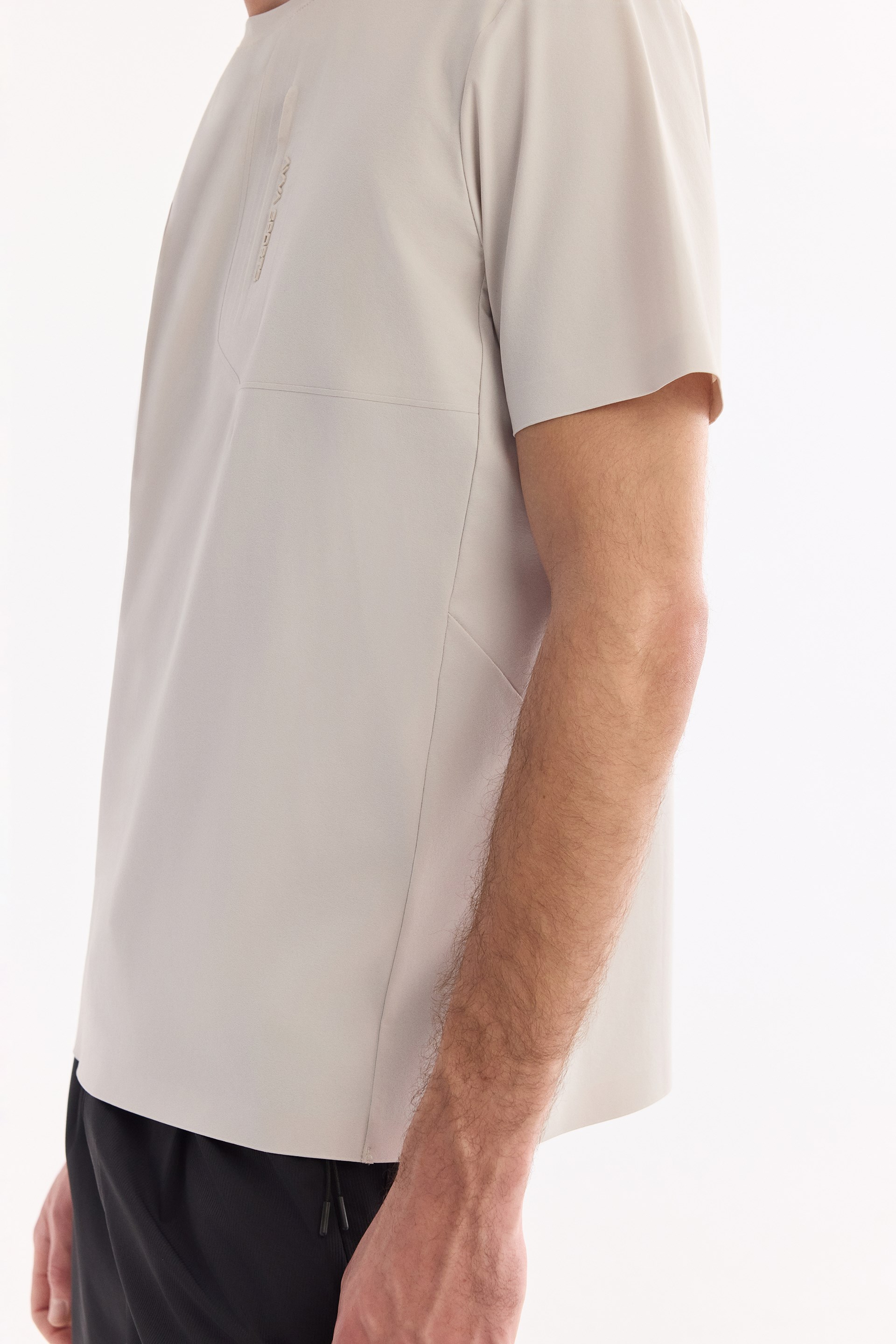 AVVA Bej Bisiklet Yaka Kırışmaz Hızlı Kuruyan Teknik Kumaş T-Shirt görsel 3