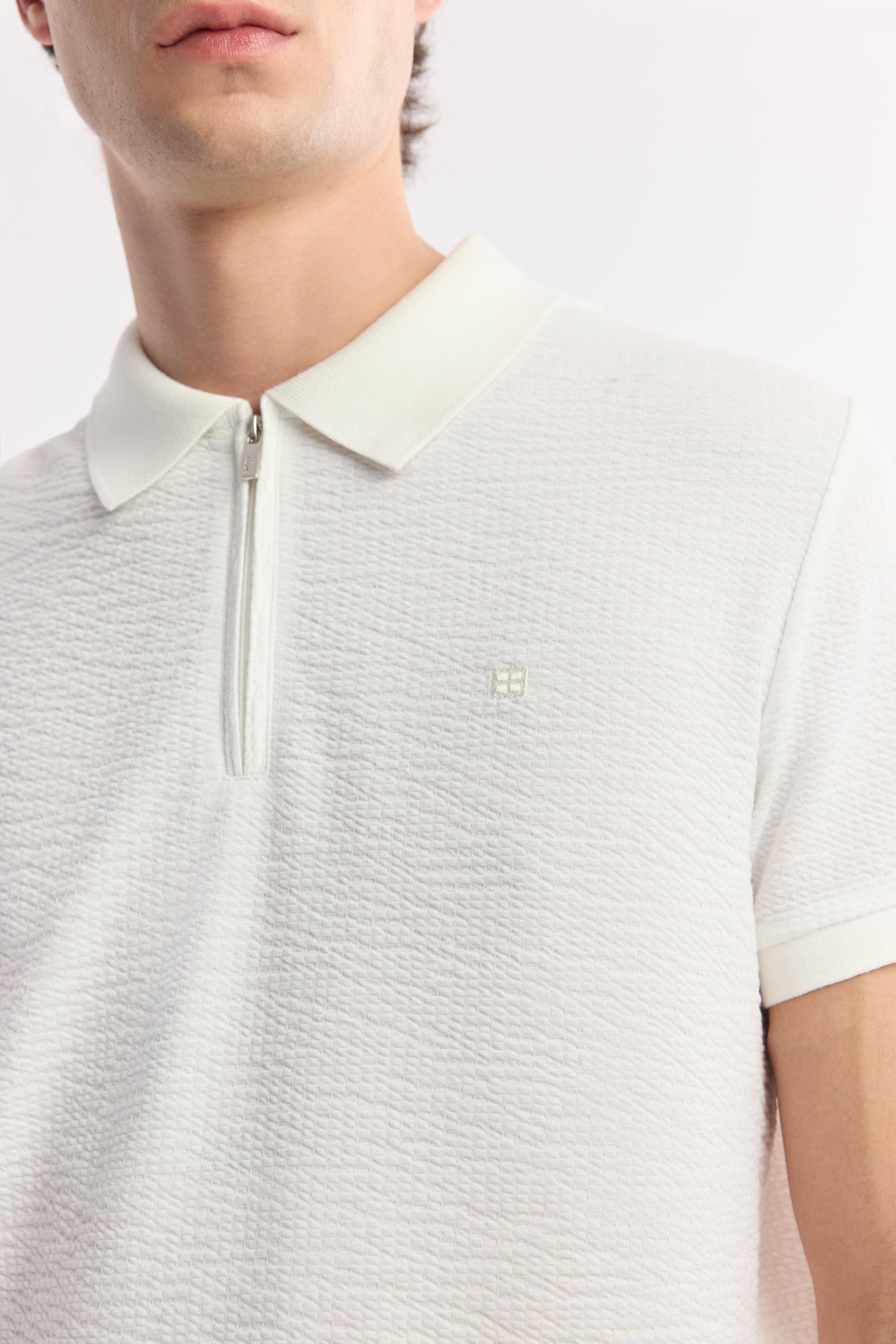AVVA Beyaz Polo Yaka Dokulu Jakarlı T-Shirt görsel 2