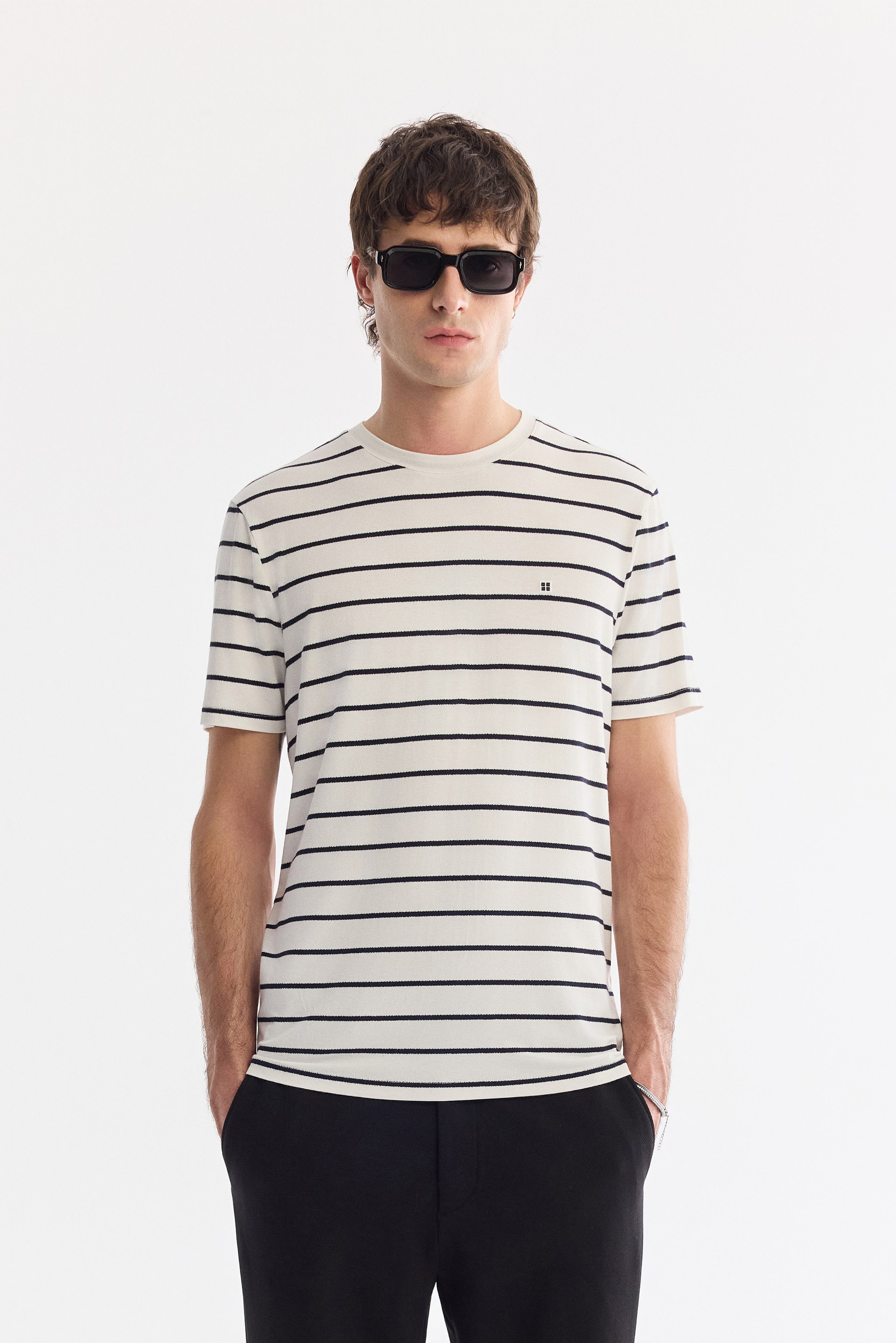 AVVA Ekru Bisiklet Yaka Çizgili Soft Touch T-Shirt