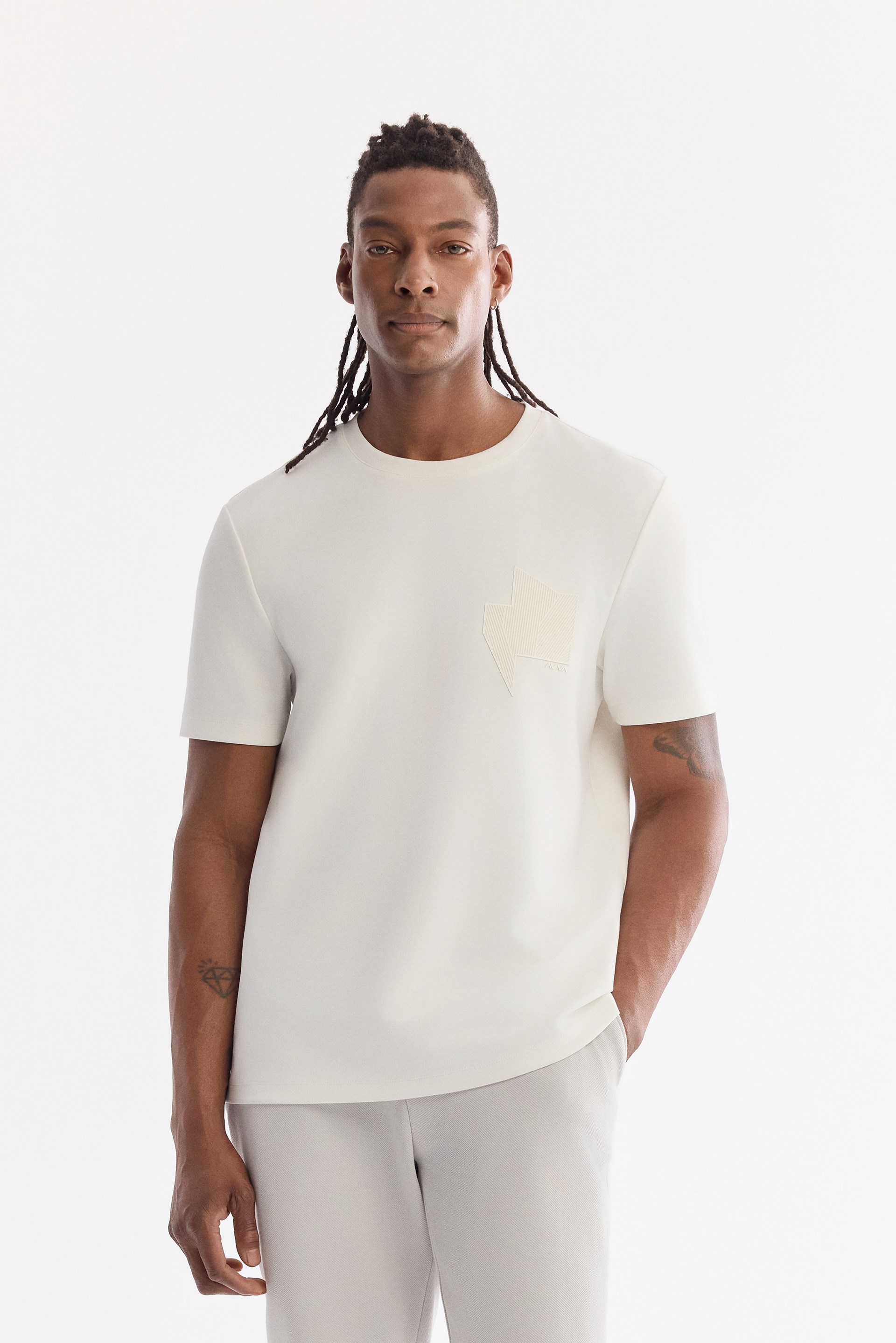 AVVA Ekru Bisiklet Yaka Enjeksiyon Baskılı Bi-Stretch İnterlok T-Shirt