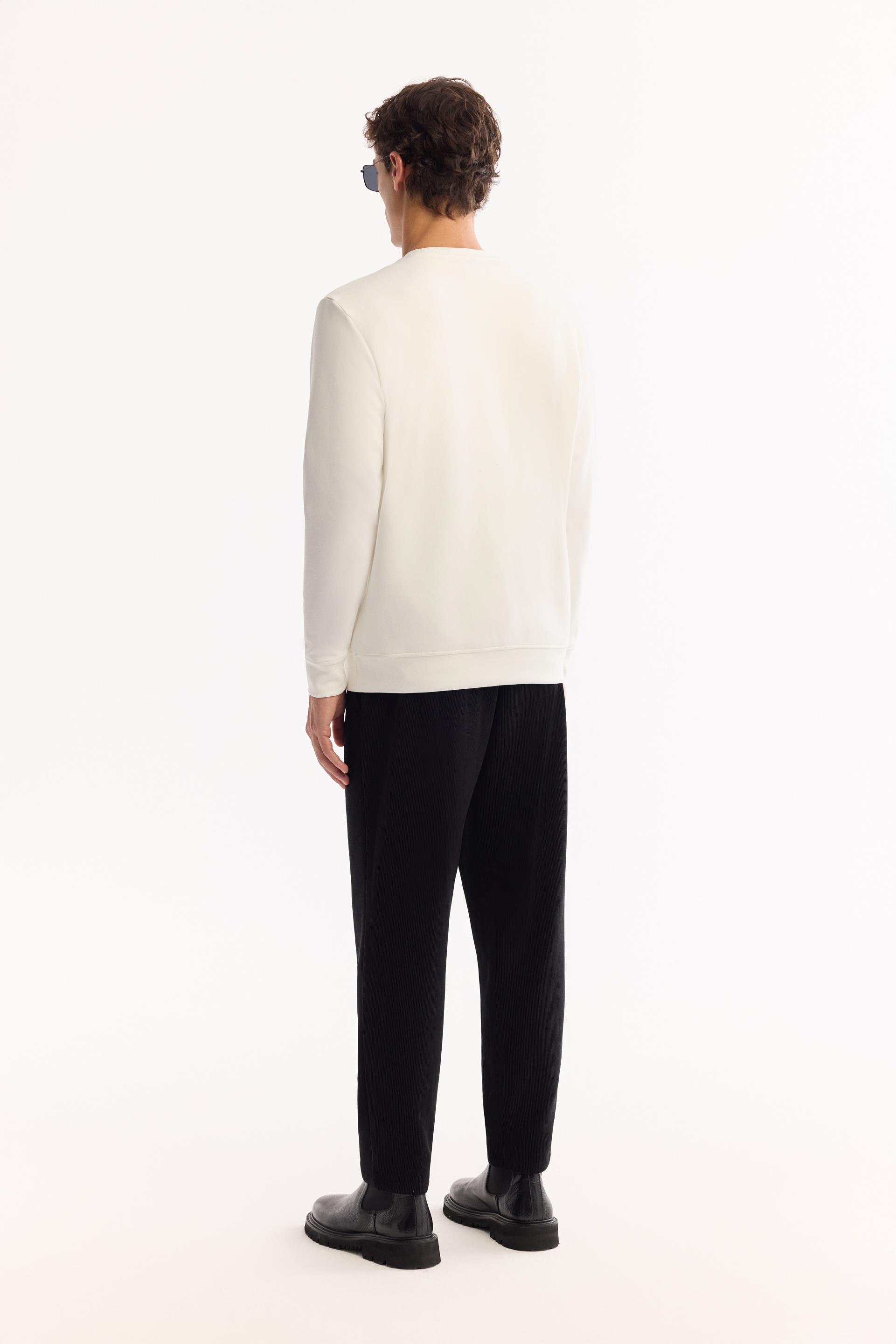 AVVA Ekru Bisiklet Yaka Kolay Ütülenen Bi-Stretch Baskılı Sweatshirt görsel 4
