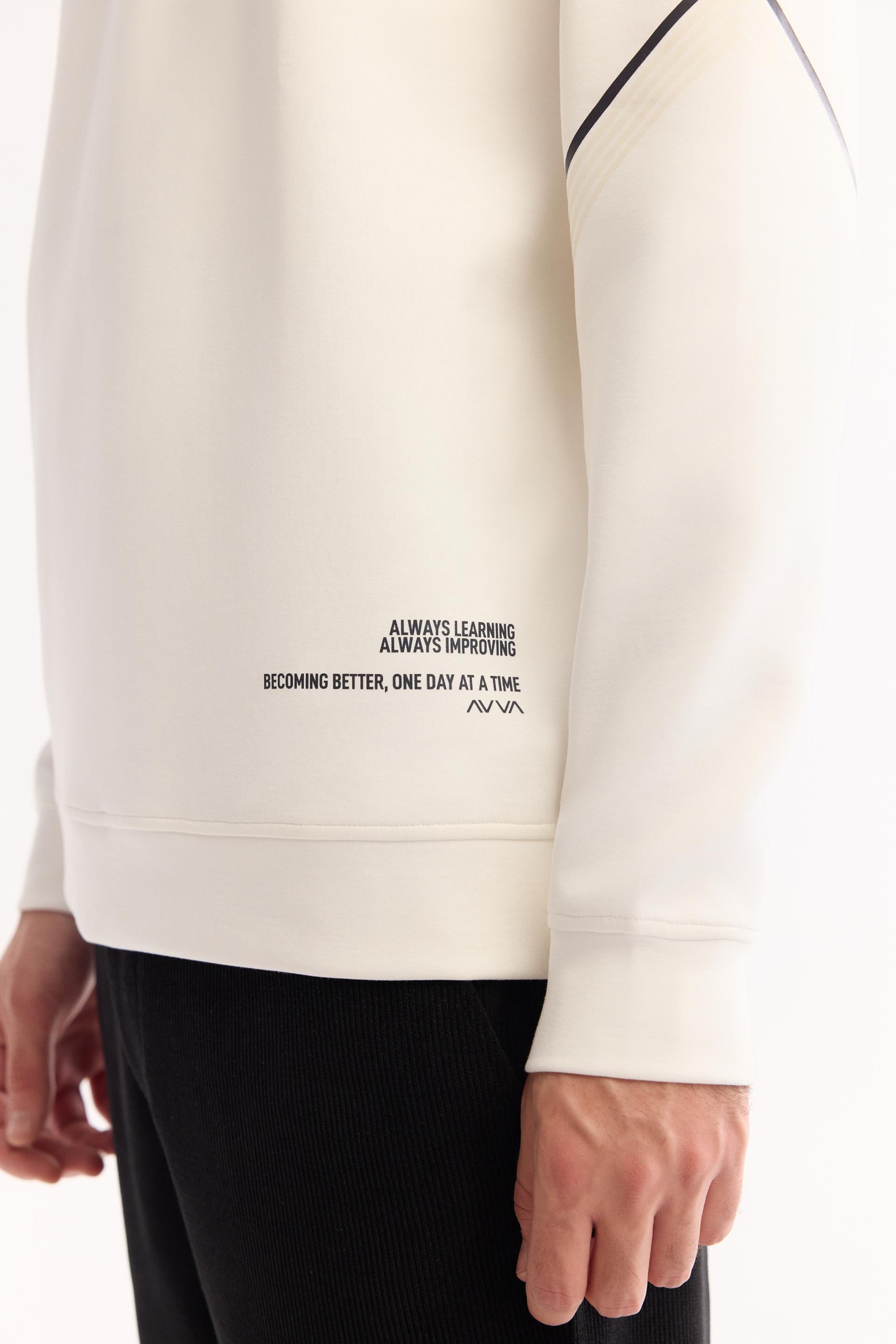 AVVA Ekru Bisiklet Yaka Kolay Ütülenen Bi-Stretch Baskılı Sweatshirt görsel 5
