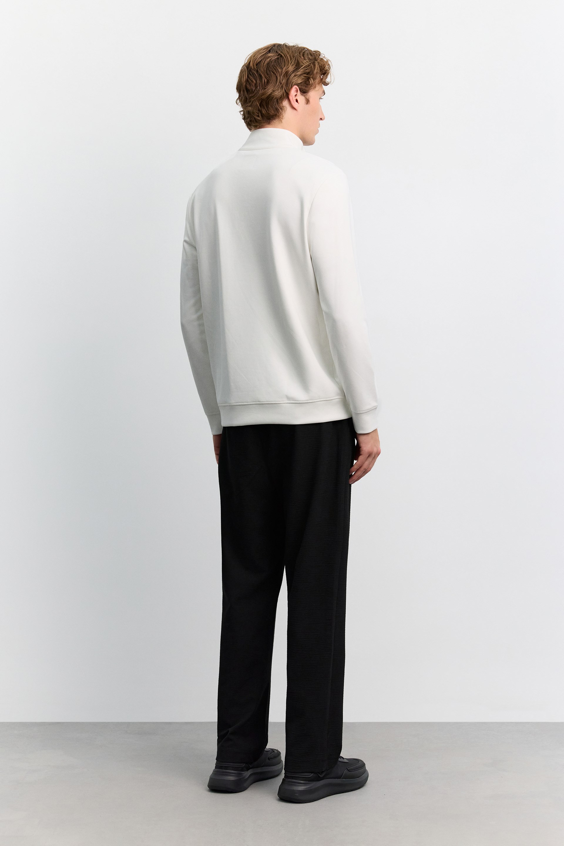 AVVA Ekru Dik Yaka Fermuarlı Kolay Ütülenen Pamuklu Sweatshirt görsel 5
