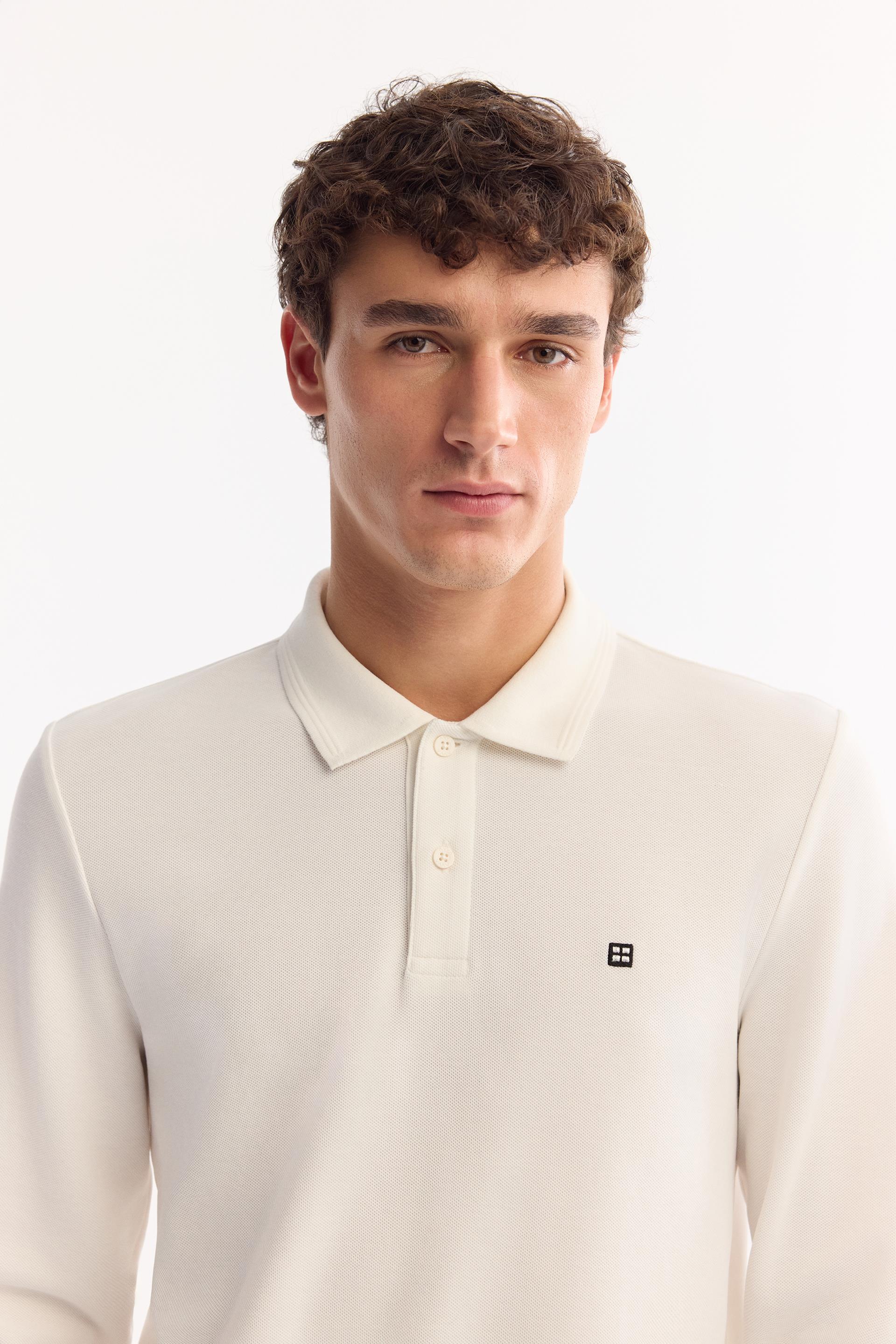 AVVA Ekru Kıvrılmaz Polo Yaka Kolay Ütülenen Basic Sweatshirt görsel 2
