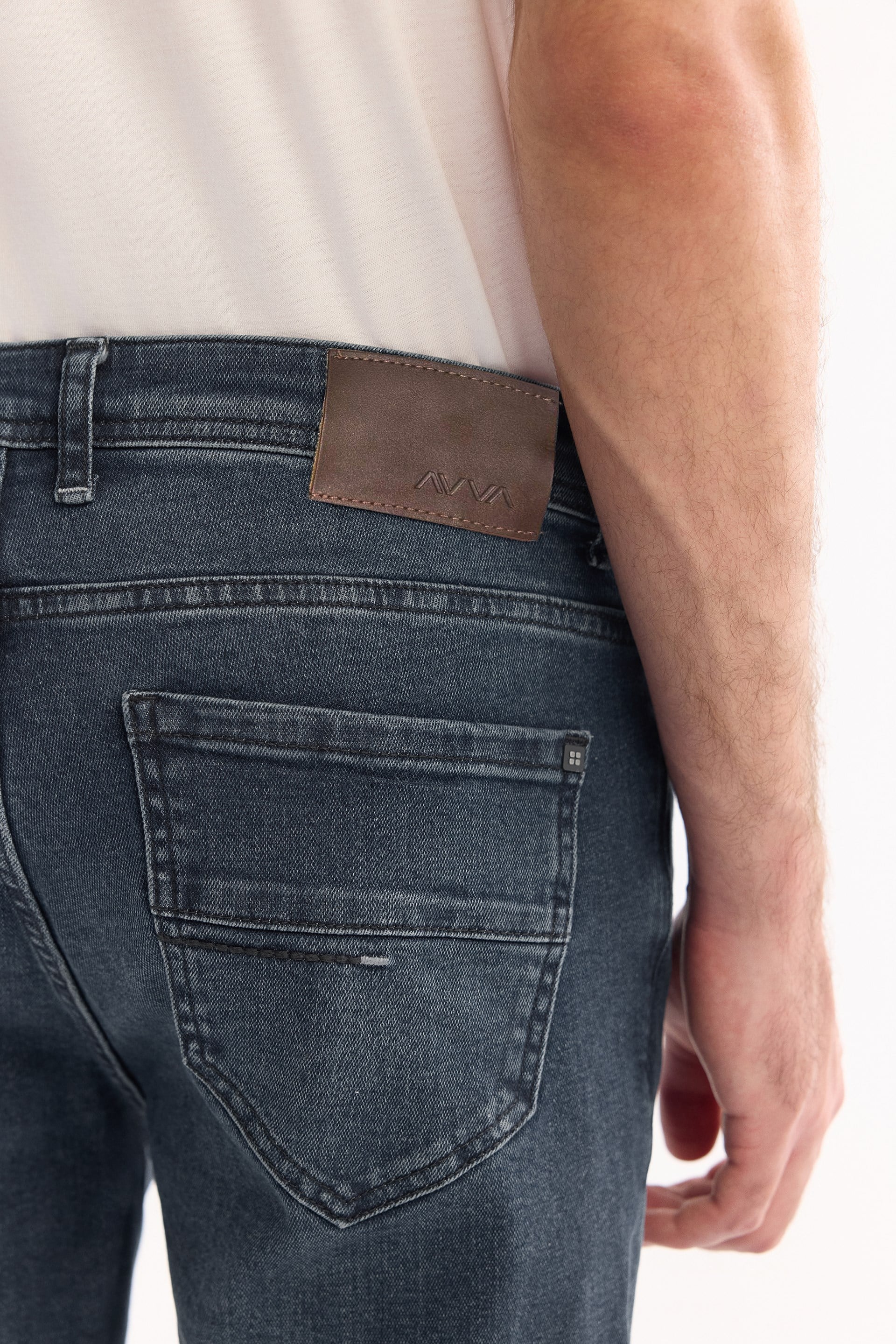 AVVA İndigo Klasik Bel Pamuklu Eskitme Yıkmalı Jean Pantolon görsel 5