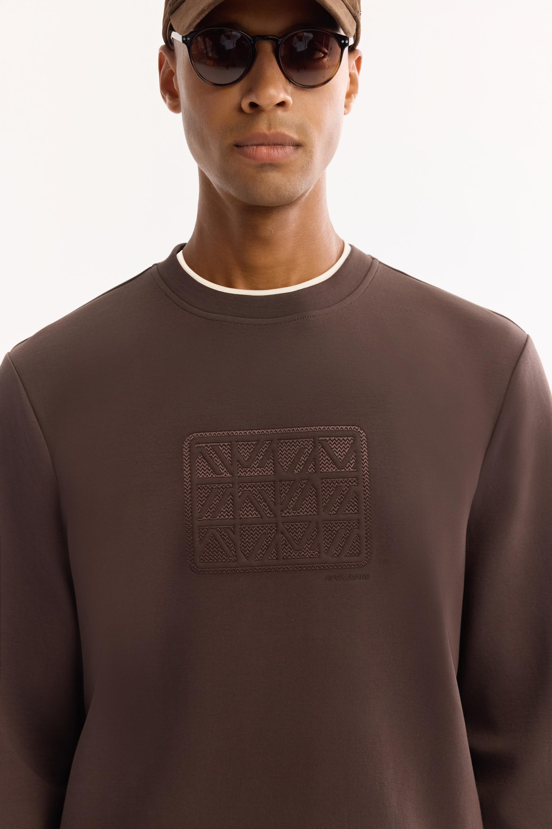 AVVA Kahverengi Bisiklet Yaka Kolay Ütülenen Bi-Stretch Baskılı Sweatshirt görsel 2