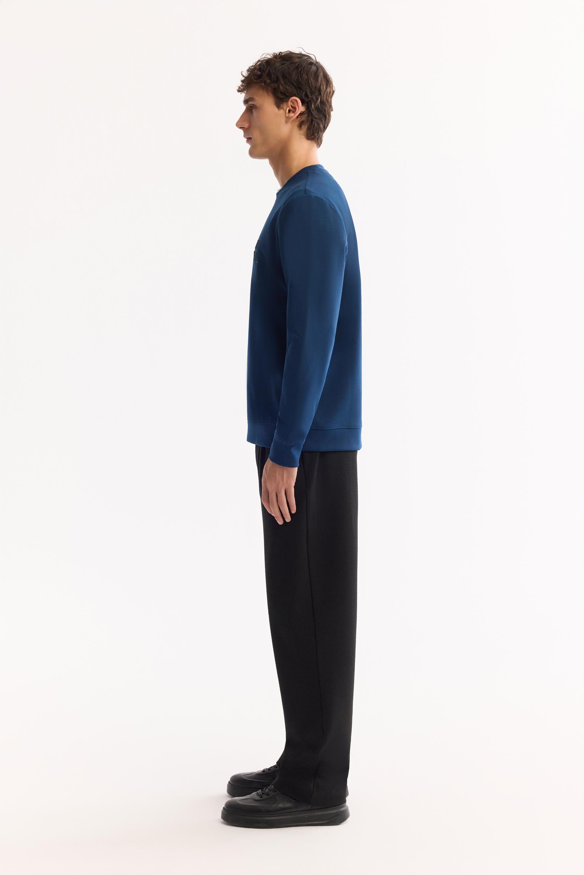 AVVA Petrol Mavi Bisiklet Yaka Kolay Ütülenen Bi-Stretch Basic Sweatshirt görsel 3
