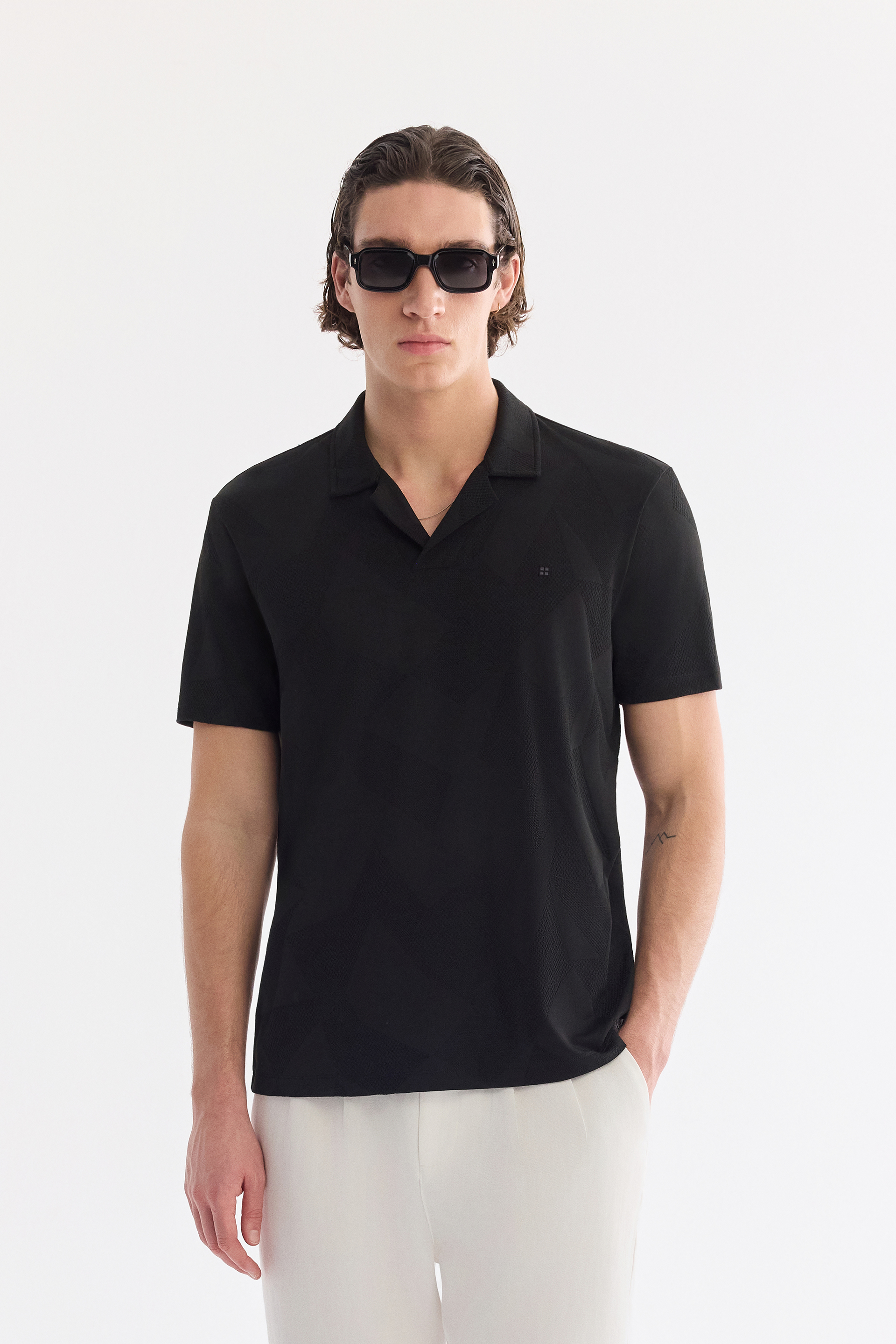 AVVA Siyah Apaj Yaka Kolay Ütülenen Elastan T-Shirt