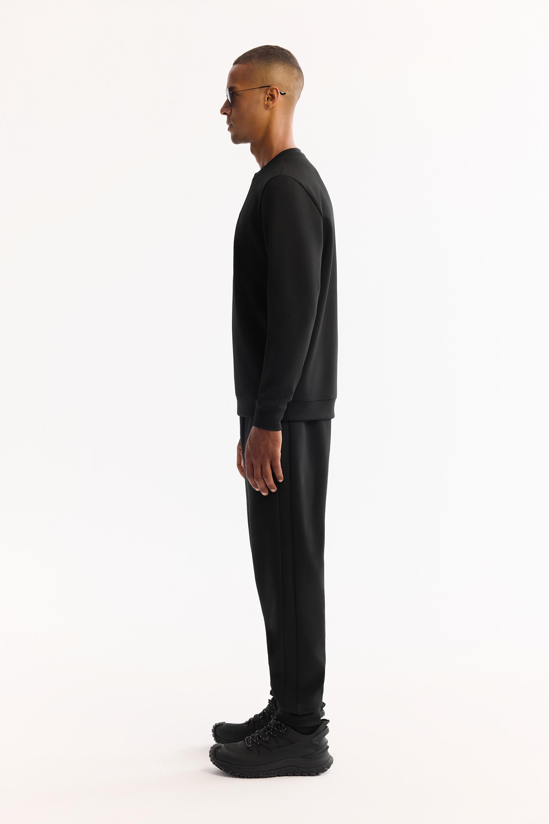 AVVA Siyah Bisiklet Yaka Kolay Ütülenen Bi-Stretch Baskılı Sweatshirt görsel 3