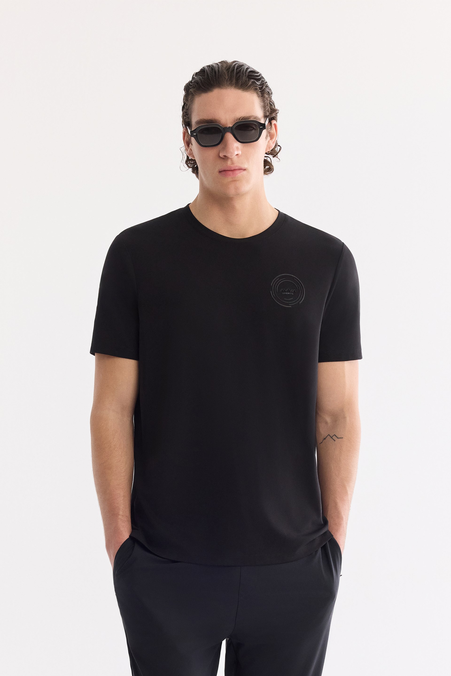 AVVA Siyah Bisiklet Yaka Nefes Alan Soft Touch Baskılı T-Shirt