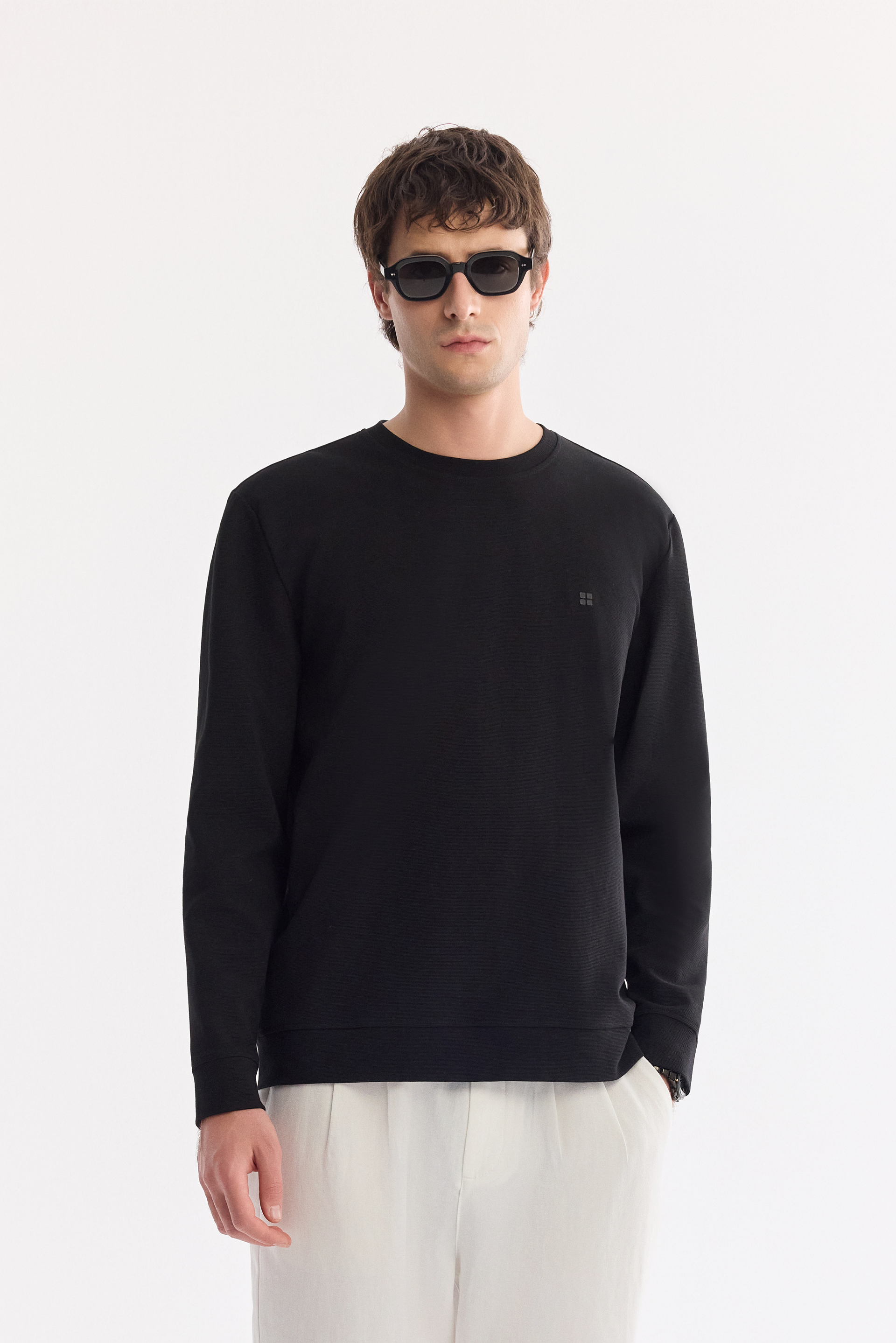 AVVA Siyah Bisiklet Yaka Pamuklu Kolay Ütülenen Sweatshirt