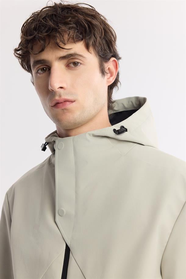 Açık Bej Kapüşonlu Su İtici Rüzgar Geçirmez Mevsimlik Mont