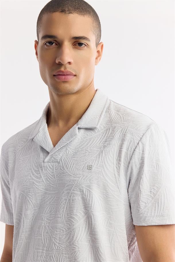 Açık Gri Apaj Yaka Jakarlı Elastan T-Shirt