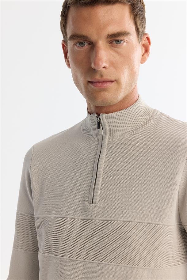 Açık Gri Fermuarlı Dik Yaka Önü Doku Detaylı Triko Kazak