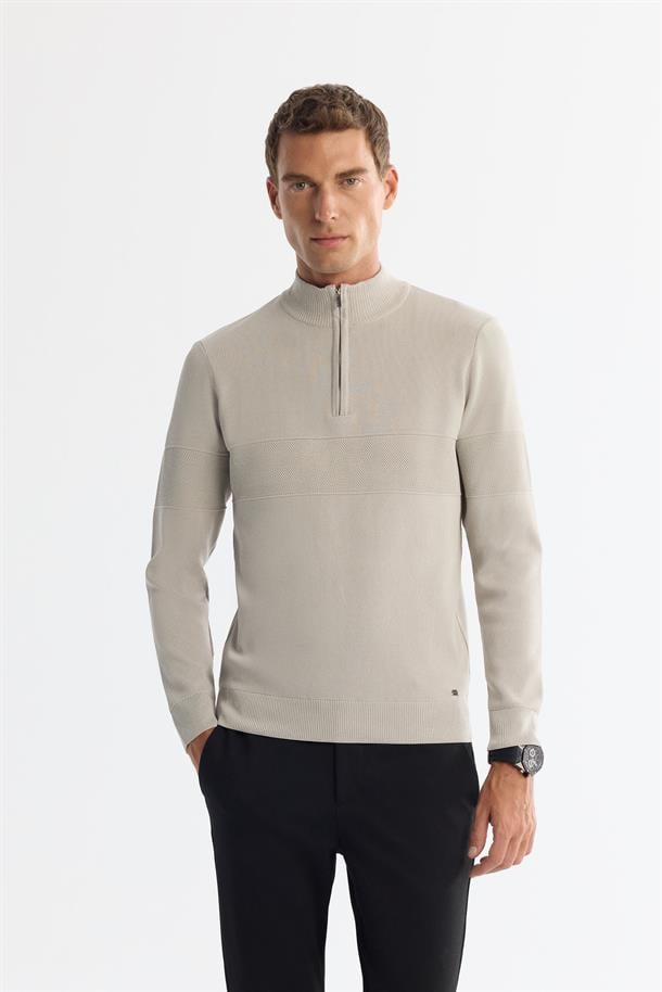 Açık Gri Fermuarlı Dik Yaka Önü Doku Detaylı Triko Kazak