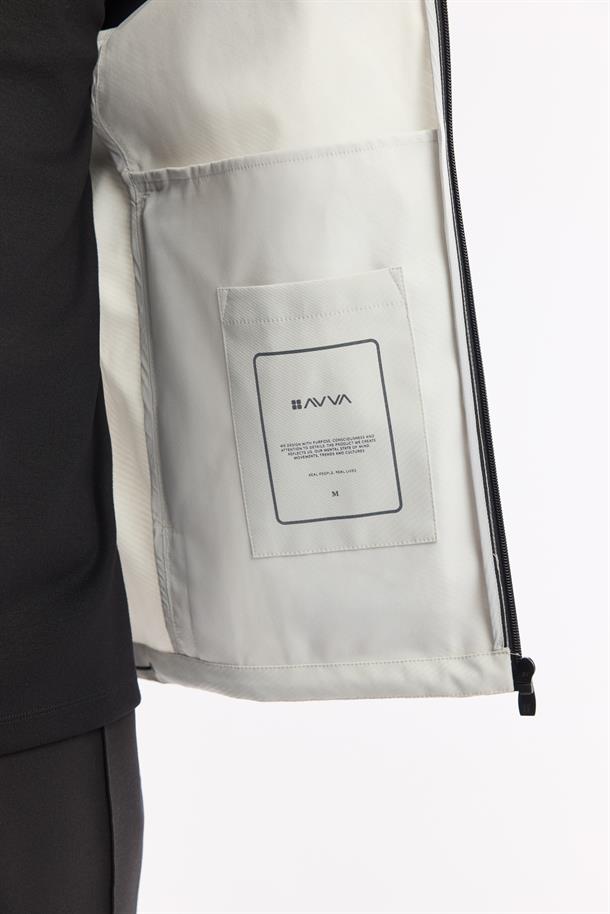 Açık Gri Kapüşonlu Yaka Su İtici Rüzgar Geçirmez İnce Mont