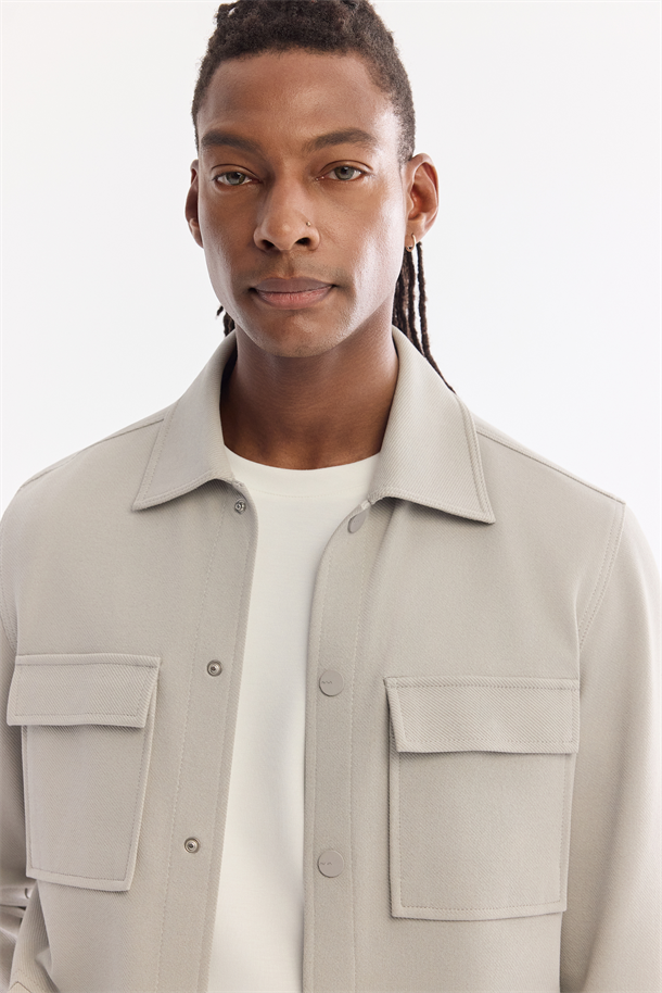 Açık Gri Klasik Yaka Diyagonel Çift Cep Kapaklı Örme Gömlek Ceket