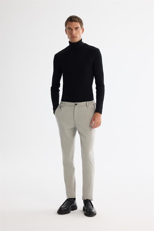 Açık Gri Yanı Lastikli Diyagonal Elastan Desenli Pantolon