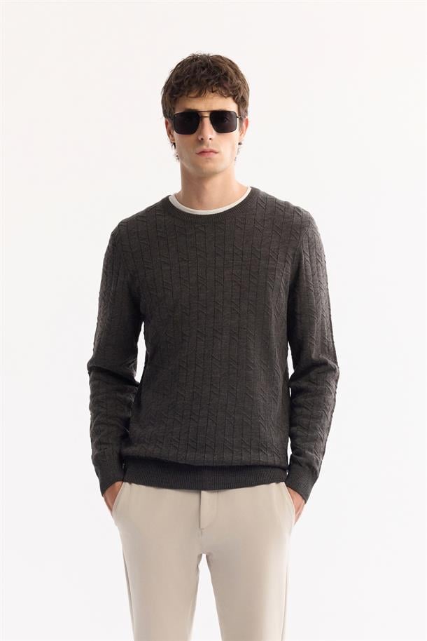 Antrasit Bisiklet Yaka %100 Akrilik Dokulu Triko Kazak