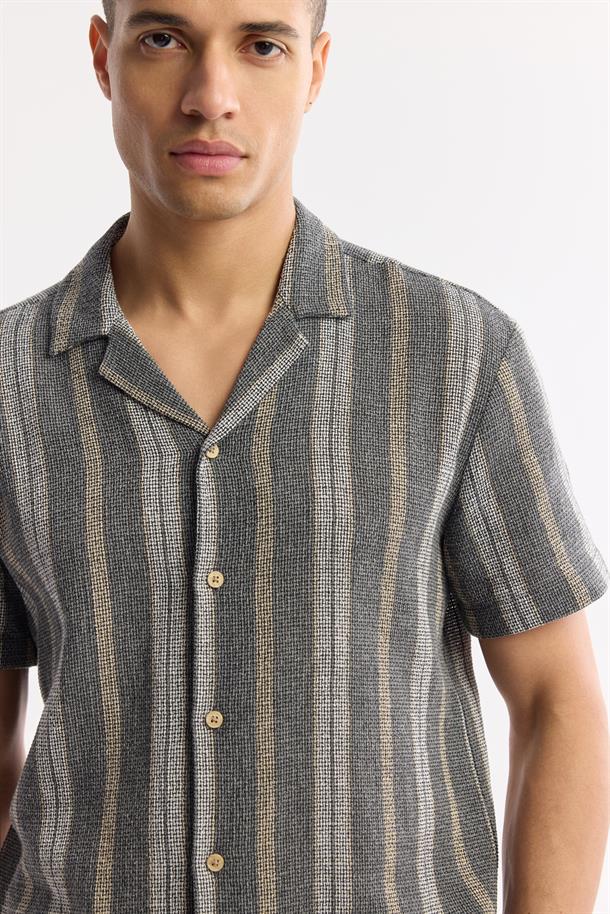 Antrasit Apaj Yaka Pamuklu Kısa Kol Gömlek