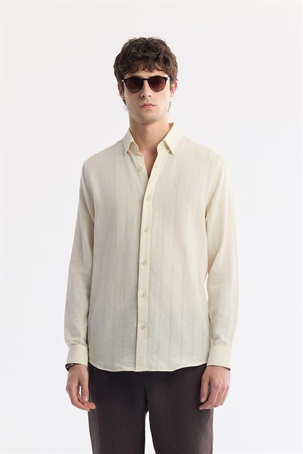 Bej Alttan Britli Yaka %100 Pamuk Dokulu Gömlek