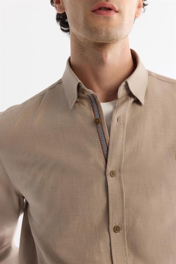 Bej Düğmeli Yaka %100 Pamuk Desenli Gömlek