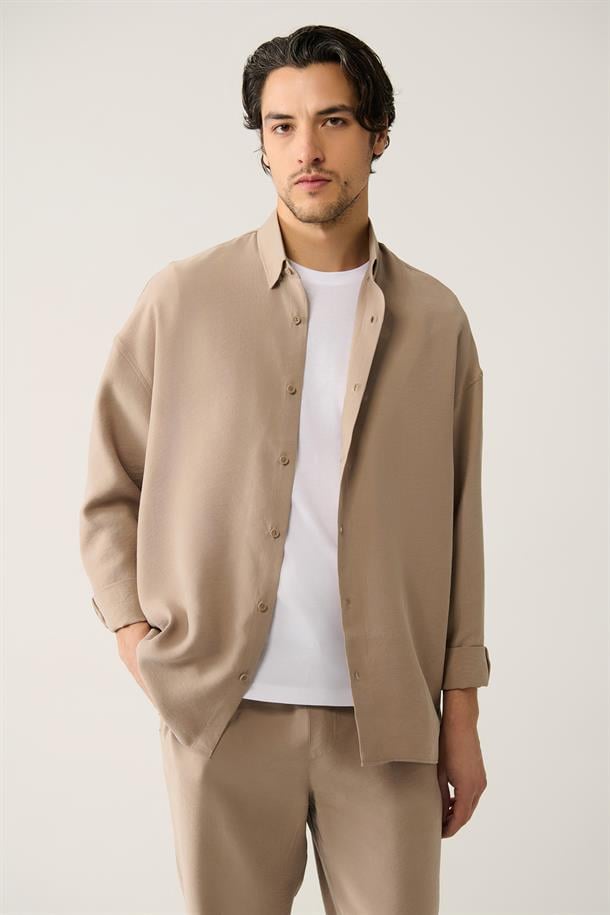 Bej Soft Touch Alttan Britli Yaka Soft Touch Gömlek