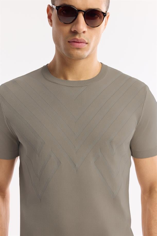 Bej Bisiklet Yaka Viskon Karışımlı Dokulu Triko T-Shirt