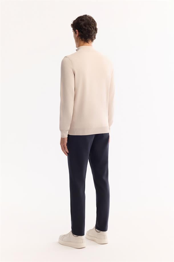 Bej Dik Yaka Fermuarlı Rayon Tüylenmeyen Triko Kazak