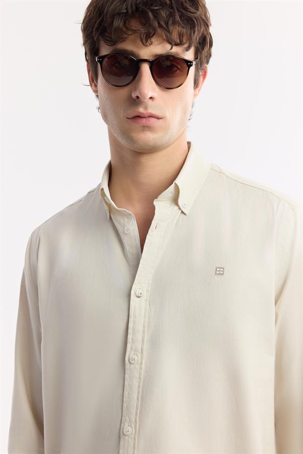 Bej Düğmeli Yaka Hediye Kutulu %100 Pamuk Basic Gömlek