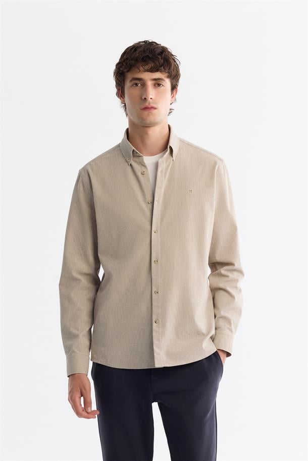 Bej Düğmeli Yaka Kolay Ütülenen Çizgili Gömlek
