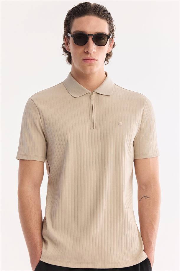 Bej Kıvrılmaz Polo Yaka Fermuarlı %100 Pamuk Basic T-Shirt