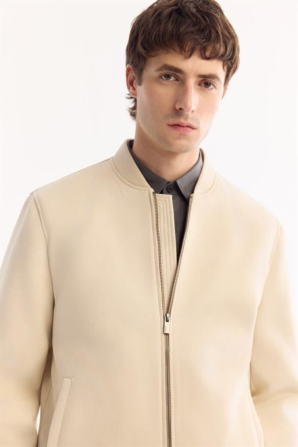 Bej Fermuarlı Süet Görünümlü Bomber İnce Mont