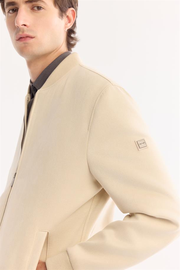 Bej Fermuarlı Süet Görünümlü Bomber İnce Mont