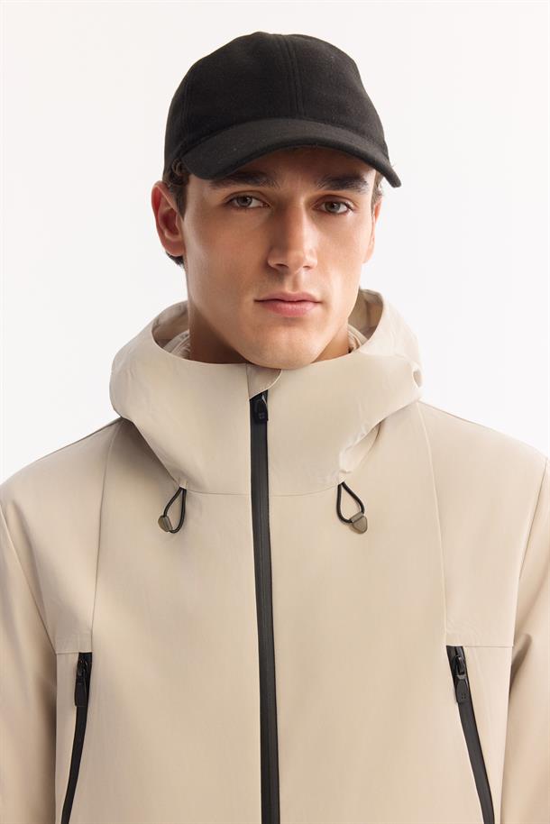 Bej Kapüşonlu Fonksiyonel Çift Kullanımlı Su İtici Rüzgar Geçirmez Mevsimlik Mont